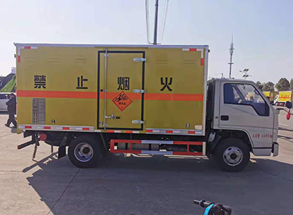 乌恰爆破器材运输车技术升级与安全合规新趋势